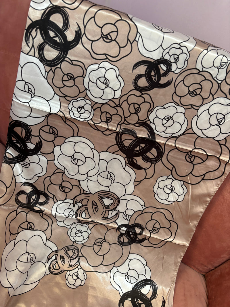 Lenço Cetim Floral Clássico